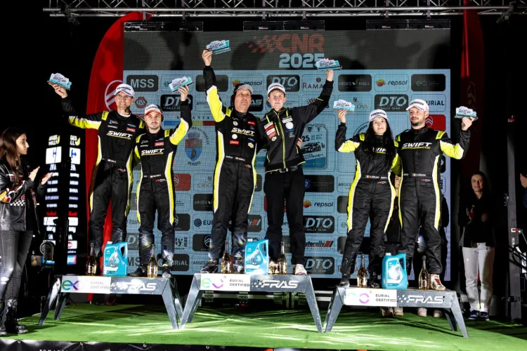 Sezon fulminant! La doar 16 ani, pilotul clujean Dragoș Tuluc devine TRIPLU campion național de raliuri alături de antrenorul său, Aurelian Hanea FOTO 