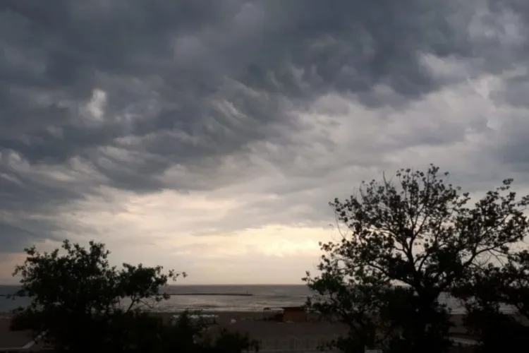 Clujul are parte de vreme rece și nori persistenți, dar temperaturi ușor peste media perioadei. Cum va fi vremea la sfârșit de săptămână