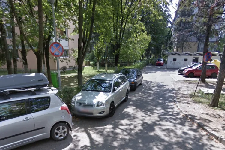 Avertismentele de la poliție mototolite de șoferii tupeiști! Clujenii cer ridicarea mașinilor parcate ilegal: „Nu mai ajung doar niște hârtii”
