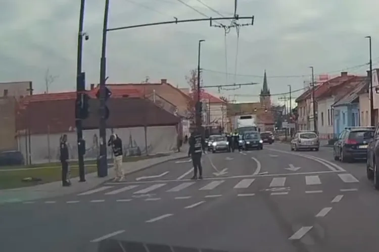 Cum s-a produs accidentul din această dimineață de pe Calea Moților. Riscul enorm la care s-a supus un bărbat pe o trotinetă în trafic