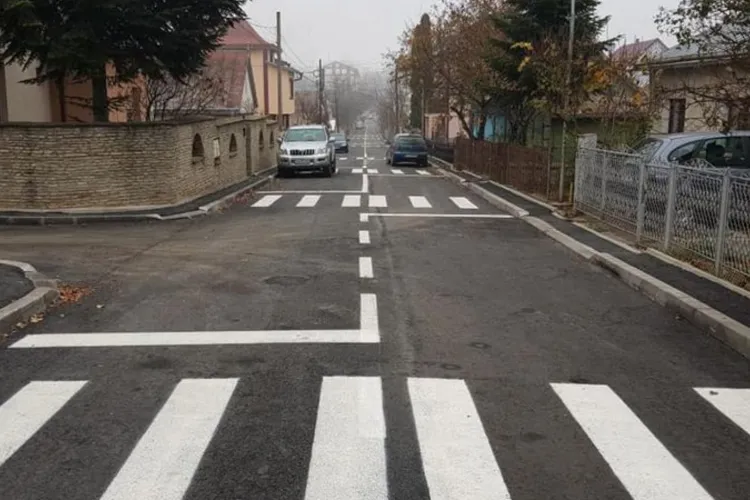 Caz șocant în Cluj: Un copil era să fie lovit de un vitezoman, chiar pe trecerea de pietoni: Părintele este revoltat: „A accelerat la intimidare!”