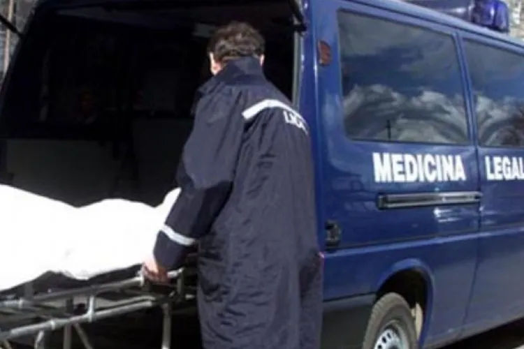 Un bărbat de 45 de ani a fost găsit mort în casă, după ce vecinii au simțit miros puternic de gaz: Descoperirea făcută de pompieri a fost șocantă