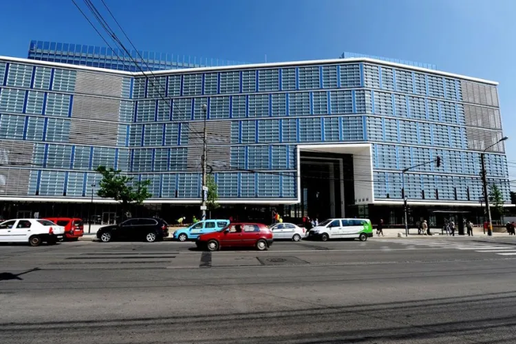 Centrul Clujului, blocat de mașini! Zona The Office devine coșmarul zilnic al șoferilor care plătesc abonamente degeaba