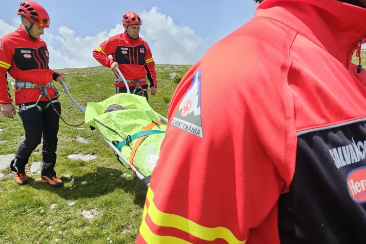 Două persoane au fost salvate de salvamontiști în ultimele 24 de ore! O persoană a fost extrasă de urgență cu elicopterul SMURD