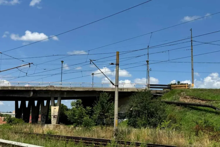 Primăria Cluj-Napoca reacționează după ce Știri de Cluj a semnalat o problemă gravă în apropiere de podul Ira: Cu ce soluție au venit autoritățile