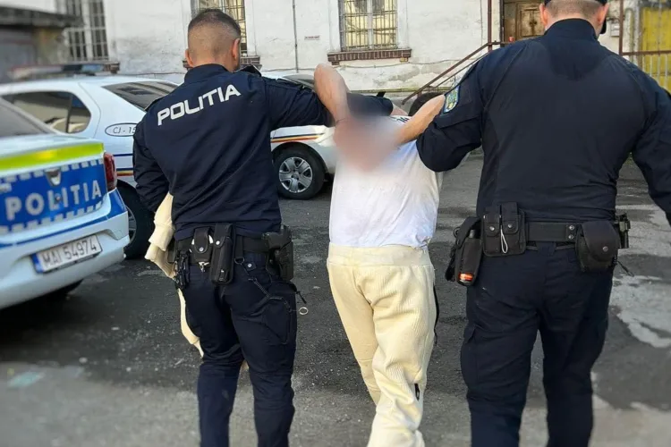 A vrut să-l ajute, dar a fost furat: Ce sumă URIAȘĂ a furat un clujean din mașina unui bărbat, după ce a fost luat la ocazie. Polițiștii l-au arestat