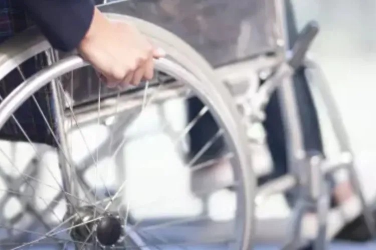 Un clujean a fost „atacat” cu apă de o femeie cu dizabilități si cere ajutor autorităților: „Acest comportament nu ar trebui să ne afecteze pe toți!”