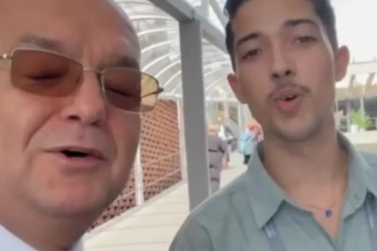 Primarul Clujului a avut parte de o surpriză de zile mari în Brazilia: Un tânăr a cântat cu el imnul României. A știut versurile pe de rost! VIDEO