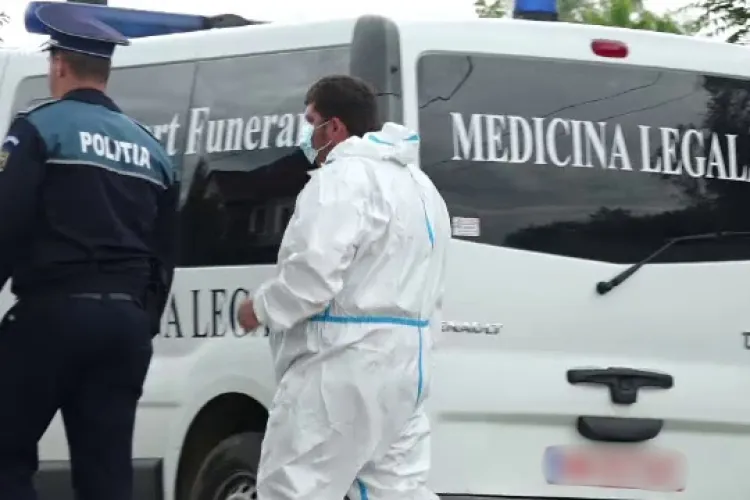 Un copilaș de nici doi ani a murit după ce a fost lovit din greșeală de mama lui, în curtea casei: Femeia încerca să iasă cu mașina din curte