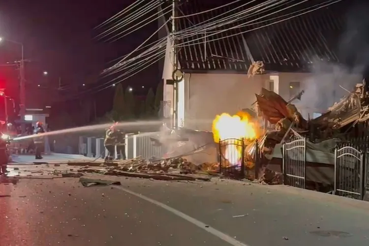 Video. Explozie la o casă în Cluj! Pompierii caută victimele printre dărâmături: „Casa este compromisă în totalitate”. Cel puțin persoană a murit - UPDATE