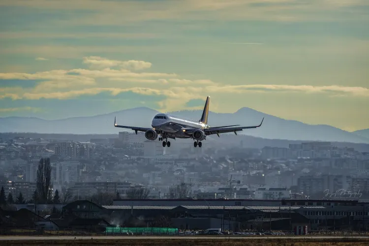 Ce lecție i-au dat doi clujeni unei companii aeriene care le-a întârziat zborul din Cluj spre Antalya cu peste trei ore. Acum primesc și dobândă