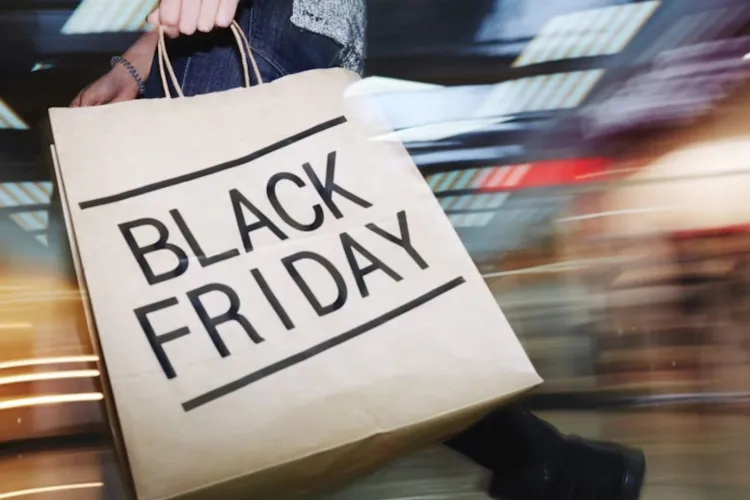 Banca Transilvania bate record după record de Black Friday: 11 milioane de operațiuni într-o singură zi. Ce reduceri au „vânat” românii