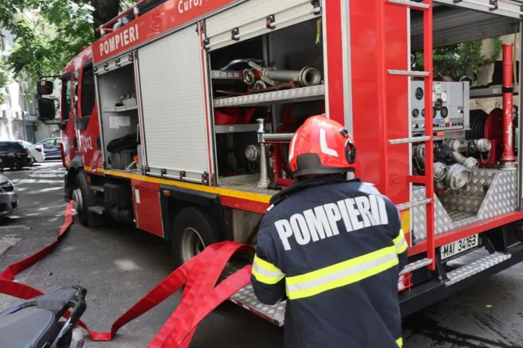 Ce se întâmplă în România? O nouă explozie cauzată de gaze la un bloc. Mai multe autospeciale ale pompierilor au fost trimise la fața locului