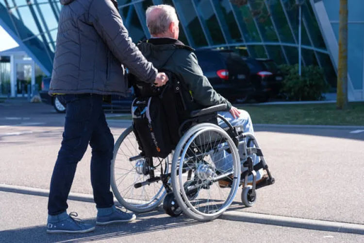 Cum „vindecă din pix” Guvernul persoanele cu handicap. ONG-urile trag un semnal de alarmă: Mii de persoane cu handicap vor fi afectate!