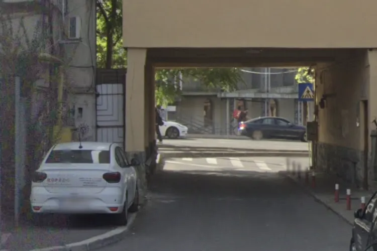 Clujenii dintr-un bloc în stare de șoc: „Își fac nevoile și beau lângă contorul de gaz!” Cer autorităților să blocheze zona înainte să fie prea târziu