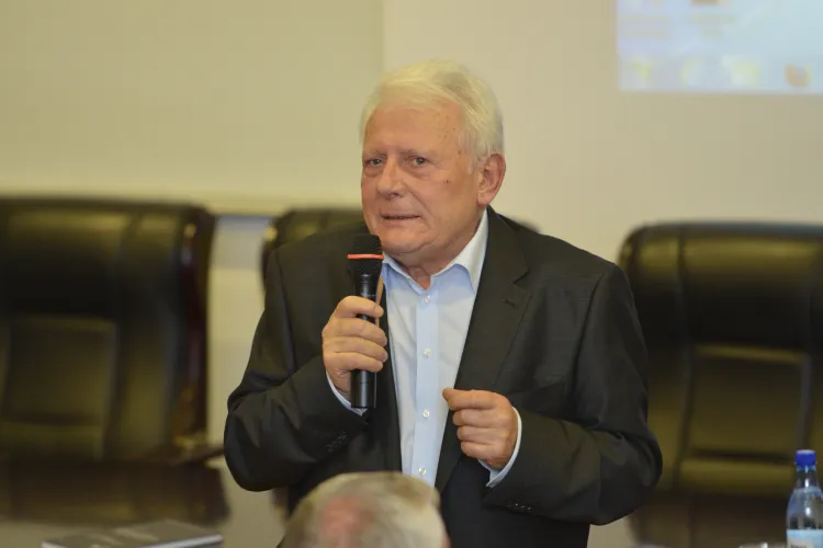 Comunitatea UMF Cluj îl omagiază pe omul care a clădit baza instituțională modernă a universității: „Să se bucure de aprecierea pe care o merită”