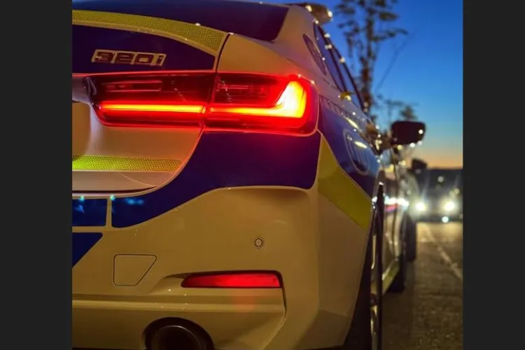 Un șofer de 22 de ani a refuzat să oprească la semnalul Poliției rutiere pe strada Eugen Ionesco din Cluj-Napoca. Acum probabil regretă