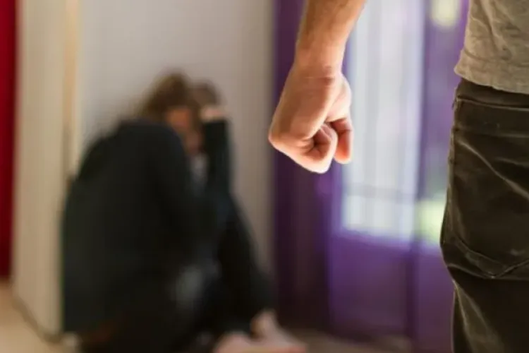 Scene de coșmar în Cluj! O femeie a fost agresată fizic de concubinul său. Polițiștii au intervenit de urgență 