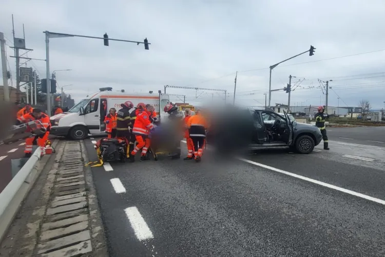 Accident grav lângă Cluj-Napoca, în Jucu. Două mașini s-au ciocnit, există mai multe victime. Traficul a fost blocat