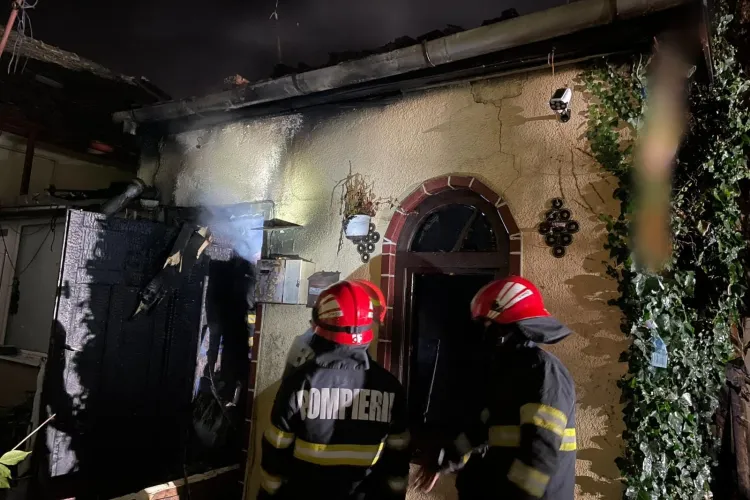 Incendiu în centrul Clujului, pe strada Memorandumului: O bunică de 80 de ani evacuată de urgență. Focul amenința toată clădirea 