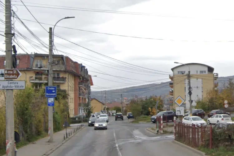 Trafic rupt în trei pe o stradă din Cluj! Semafoare puse „pe bucăți” taie traficul și creează cozi uriașe la primele ore