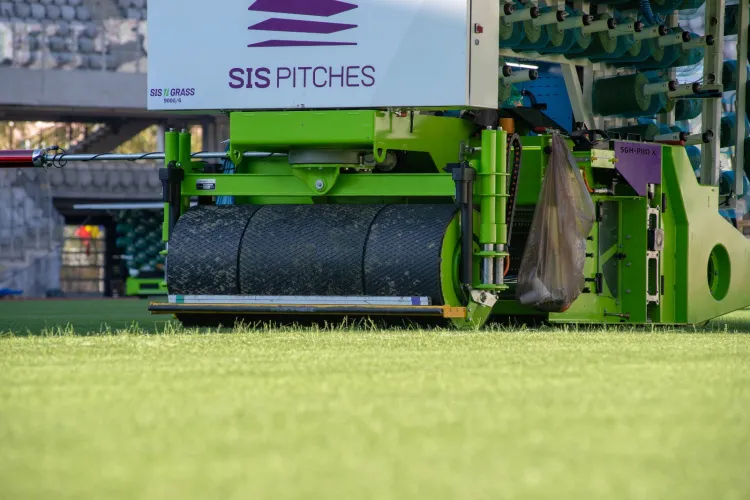 Investiție de peste 1,4 milioane lei pentru noul gazon hibrid de pe Cluj Arena. Alin Tișe: „Va avea o nouă înfățișare”