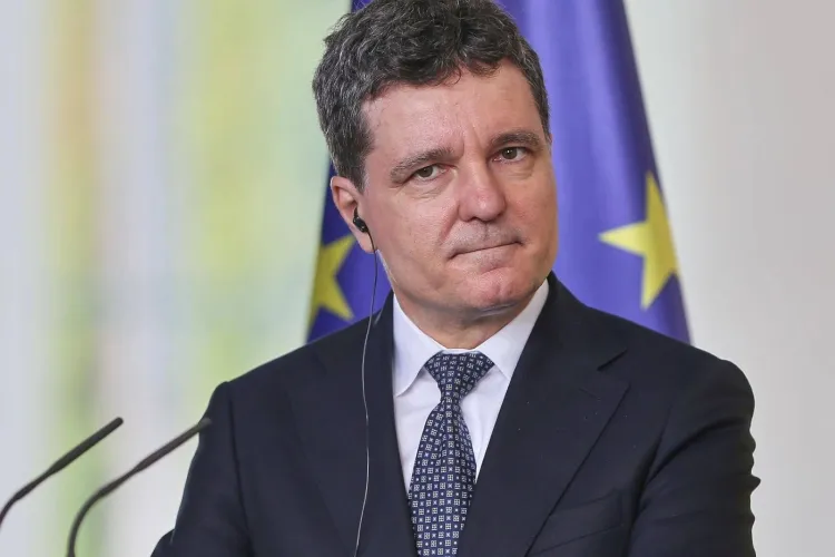 Noua lege a Registrului de Boli Transmisibile, contestată la CCR. Nicușor Dan avertizează: „Este o încălcare exagerată a intimității personale!”