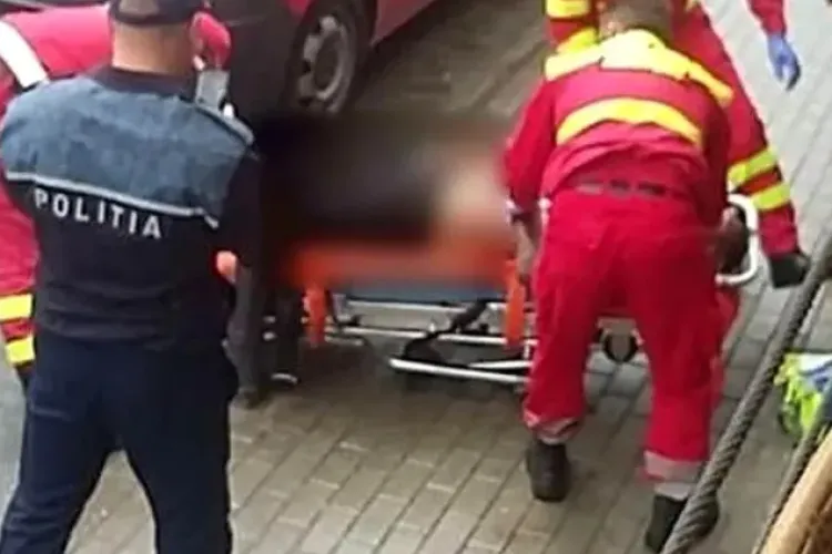 La un pas de tragedie! Un bărbat și-a înjunghiat vecinul după o ceartă iscată pe fondul alcoolului. Agresorul a fost arestat pentru 30 de zile 