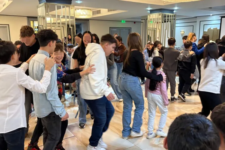 DGASPC Cluj marchează Ziua Internațională a Drepturilor Copilului cu un eveniment plin de culoare: Ateliere și joacă și pentru zeci de copii minunați