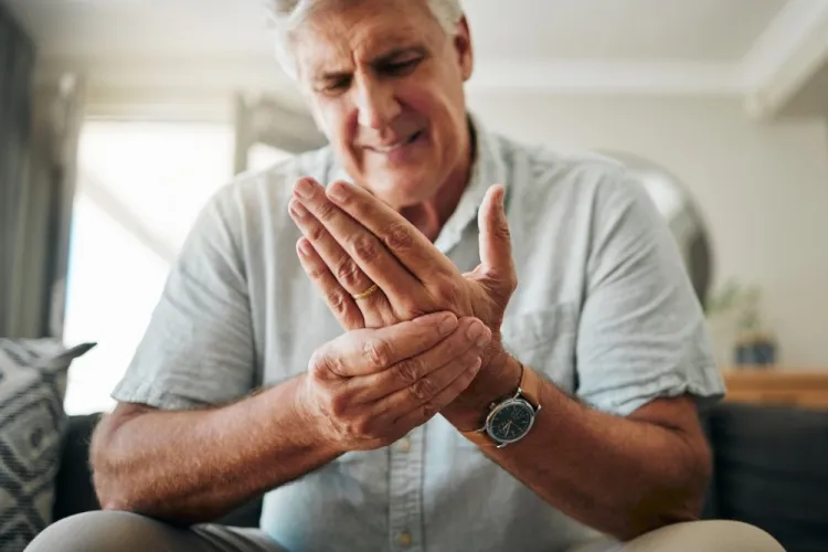 Când genunchii, umerii sau mâinile dor: Ce trebuie să știi despre durerea articulară? Dr. Sergiu Stancu: „O durere care revine nu e întâmplătoare”