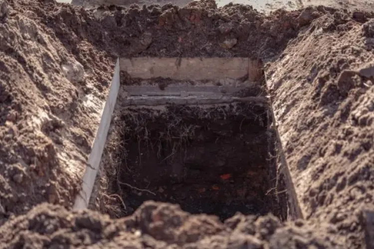 Înmormântare fără mort! Au îngropat sicriul, iar trupul neînsuflețit a rămas la morgă. De la ce a pornit incidentul 