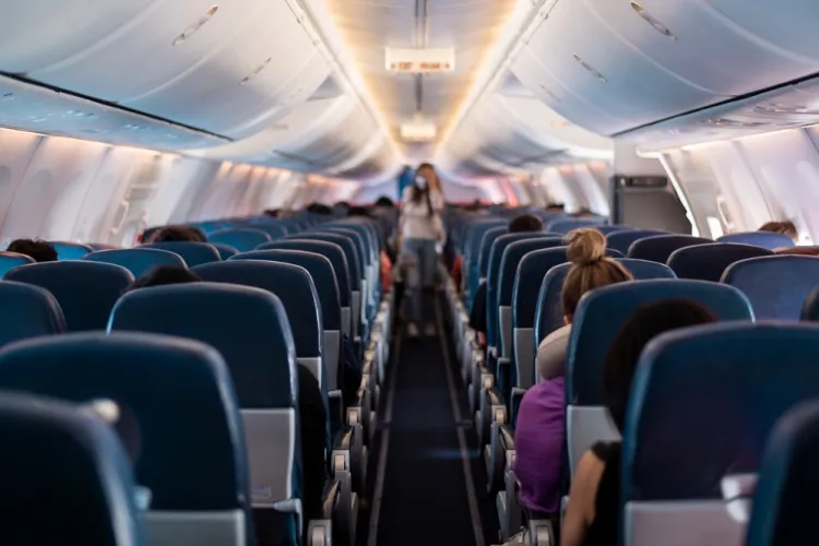 Petiție împotriva abuzului companiilor aeriene. Familiile cu copii cer locuri împreună în avion fără taxe suplimentare: „E stres nejustificat!”