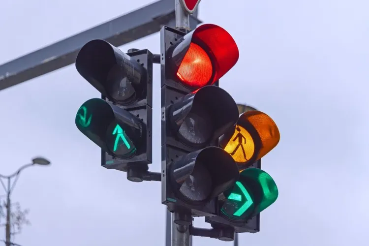 Noi intersecții și treceri de pietoni vor fi semaforizate începând de mâine în Cluj-Napoca