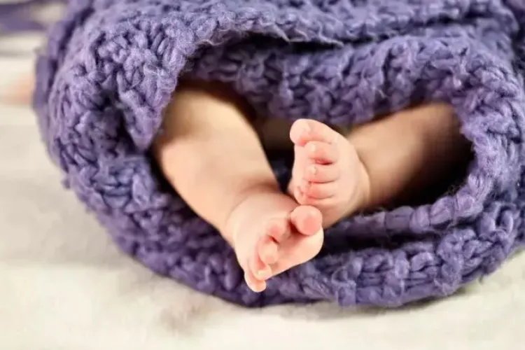 Caz șocant! Un bebeluș de doar 3 luni și un copil de 1 an au fost victime ale unor abuzuri comise de părinții lor. Imaginile au fost distribuite online