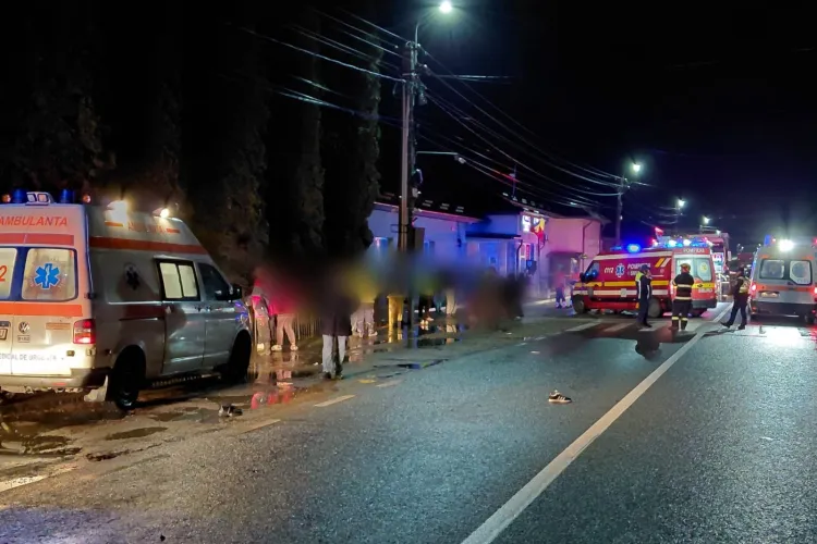 VIDEO. Accident grav în Poieni, Cluj! Trei pietoni, între 17 și 22 de ani, loviți pe trecerea de pietoni de un șofer beat