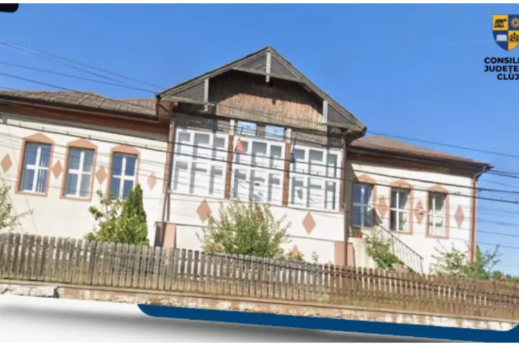 Clădirea unei primării din Cluj va fi reabilitată! Vântul și precipitațiile abundente au afectat acoperișul 