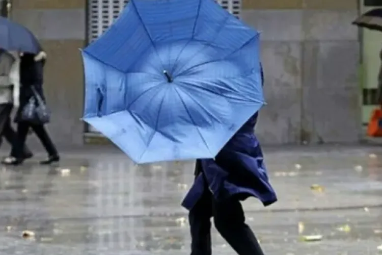 Meteorologii au anunțat COD GALBEN de vânt puternic în Cluj! Rafalele vor ajunge să depășească 60 de km/h