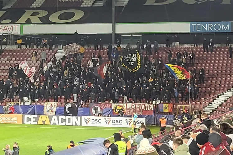 A bătut vântul în tribune la CFR - Rapid. Ultrașii din Gruia, ironizați chiar de către ai lor: „E bine acasă în fotolii?” / „Iar ați jucat în deplasare?”