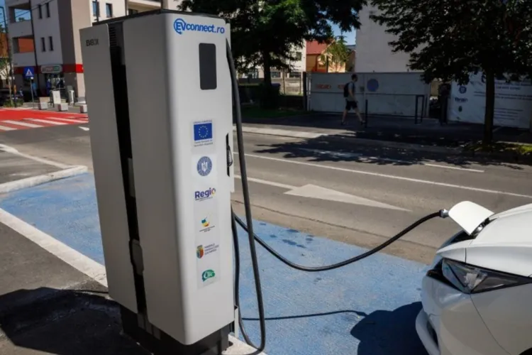 Cluj-Napoca modifică oficial tariful pentru reîncărcarea mașinilor electrice: Cu cât va crește prețul pe KWh 