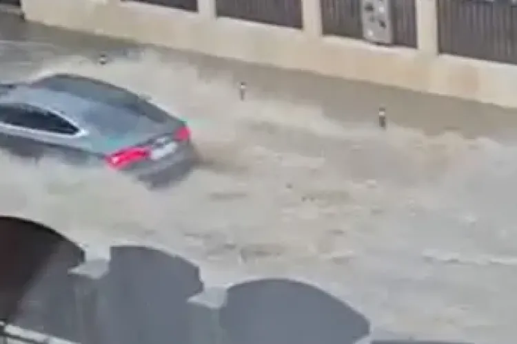 O stradă din Cluj-Napoca, amenințată de inundații. Proprietarii cer intervenție urgentă: „După fiecare ploaie, apa erodează solul”