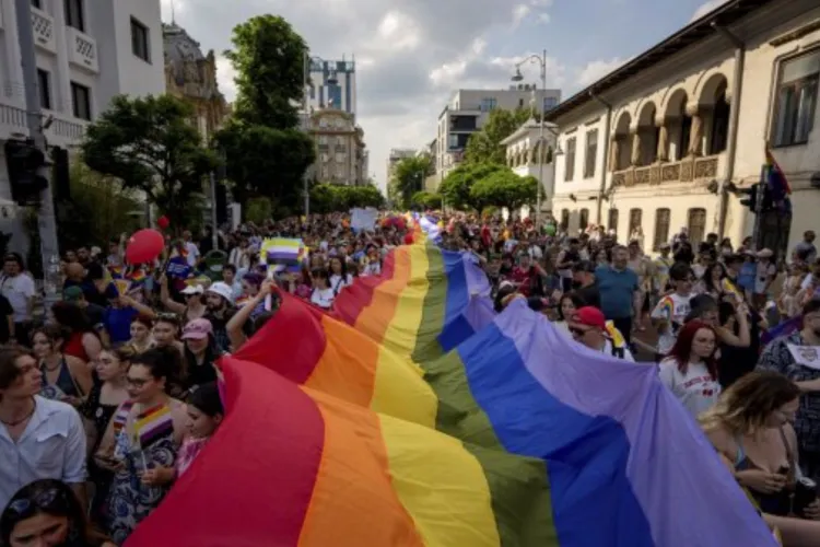 Comunitatea LGBTIQ+ dintr-un oraș din România acuză primăria de discriminare sistemică: Interzicerea marșului Pride ajunge la CEDO