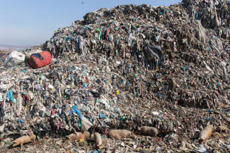 Clujenii își pierd răbdarea cu situația de la Pata Rât:  „Iară pute aerul a gaz infernal. Iară Pata Rât răscolită, fumegândă”