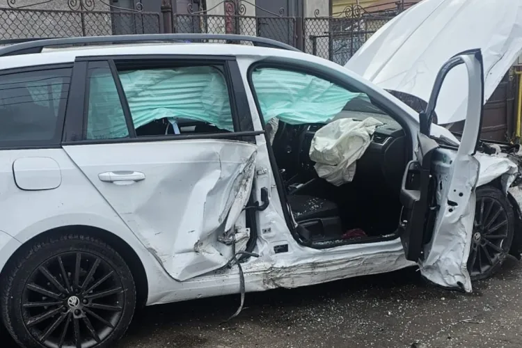 Cum s-a întâmplat accidentul din Cluj unde un copil a rămas blocat într-o mașină: O întoarcere greșită a dat startul întregului eveniment dramatic