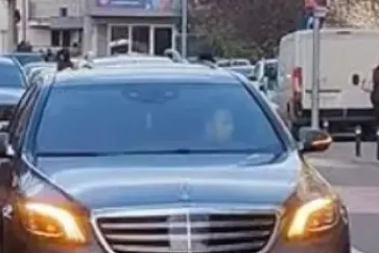 Clujenii cer măsuri urgente pe o stradă din Cluj-Napoca! Mașinile parcate ilegal sufocă traficul: „E o arteră importantă din orașul nostru”