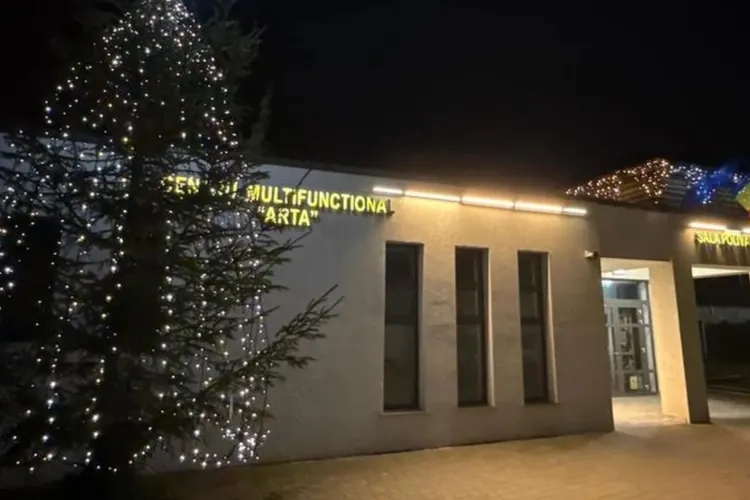 Localitatea unde s-a furat bradul de Crăciun la nici 24 de ore după ce fusese inaugurat. Oamenii sunt revoltați: „Cum să dispară în halul ăsta?”