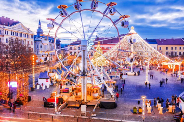 Târgurile de Crăciun nu mai sunt pentru omul de rând. Nu doar la Cluj-Napoca prețurile sunt uriașe, la Sibiu două sarmale costă 40 de lei