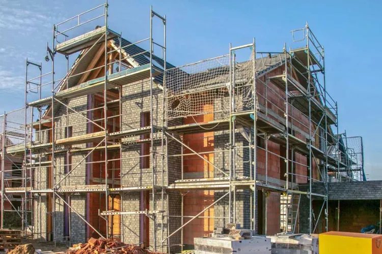 Clădirile rezidențiale în scădere în țară! Cluj și regiunea de Nord-Vest însă înregistrează creșteri surprinzătoare în luna octombrie 2025