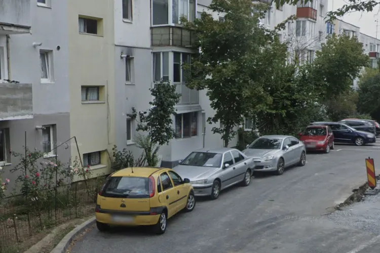 Cartier din Cluj sub asediu! Mașini parcate fix la intrare blochează accesul locatarilor, iar șoferii recidiviști sfidează amenzile și Poliția Locală