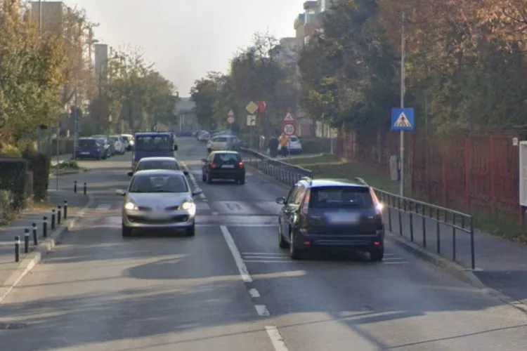 Pericol pentru elevii unei școli din Cluj! Trecerea haotică de pietoni din zona Școlii Ion Agârbiceanu pune vieți în pericol și blochează traficul zilnic