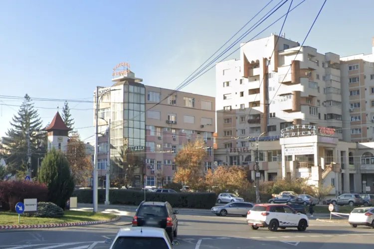 Confuzie uriașă pe o stradă importantă din Cluj! Marcaje șterse și semnele neclare de pe o bandă îi scot din minți pe șoferii clujeni